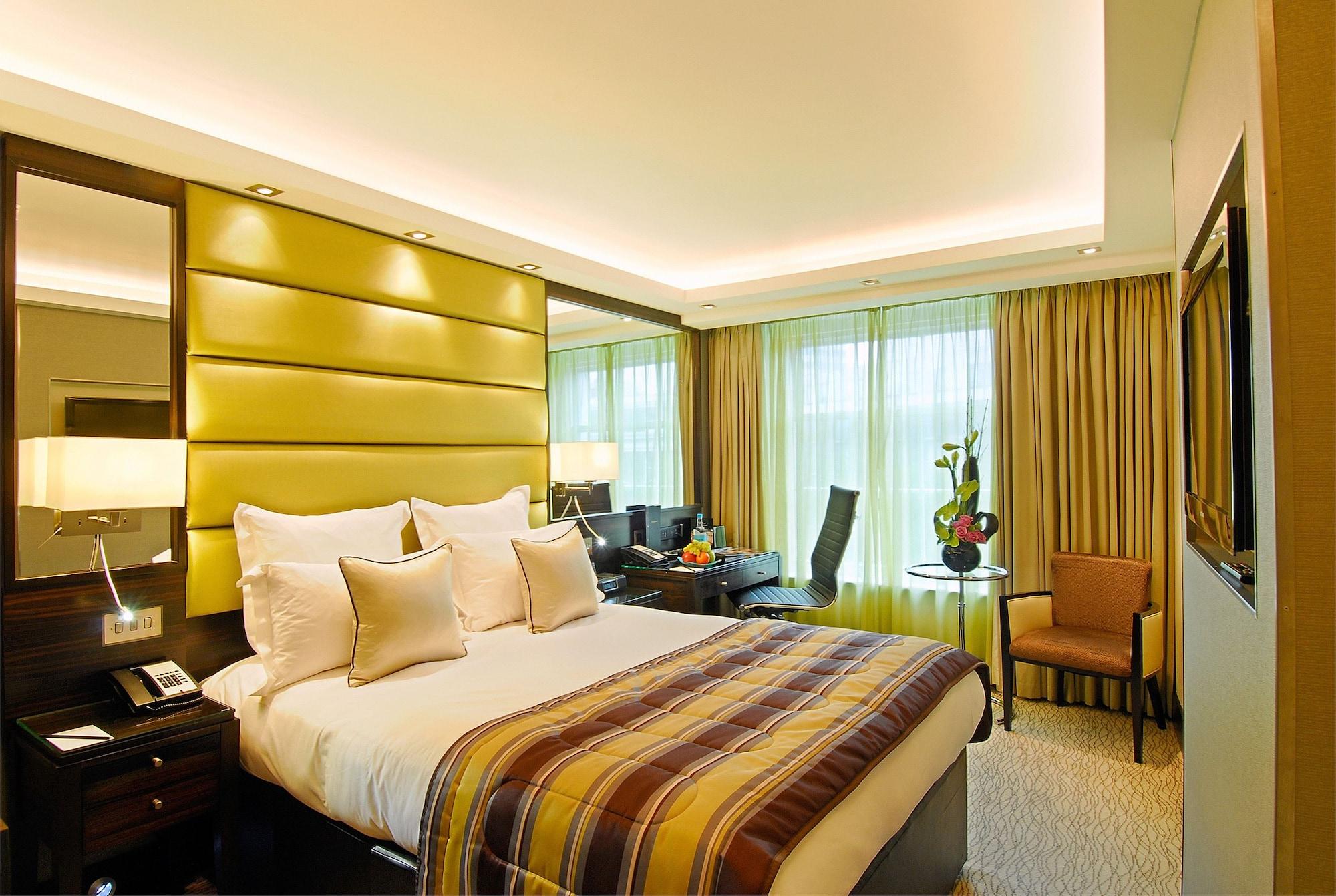 Montcalm Mayfair, Autograph Collection London Exterior foto A bedroom at the InterContinental London The O2