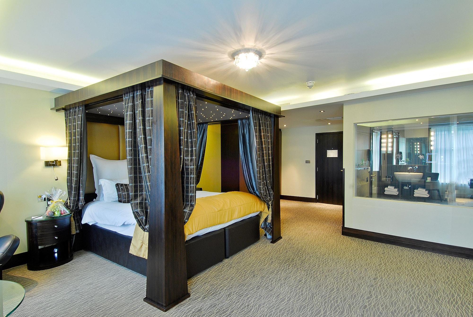Montcalm Mayfair, Autograph Collection London Zimmer foto A suite at the hotel