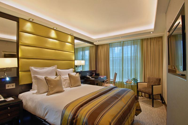 Montcalm Mayfair, Autograph Collection London Exterior foto A bedroom at the InterContinental London The O2